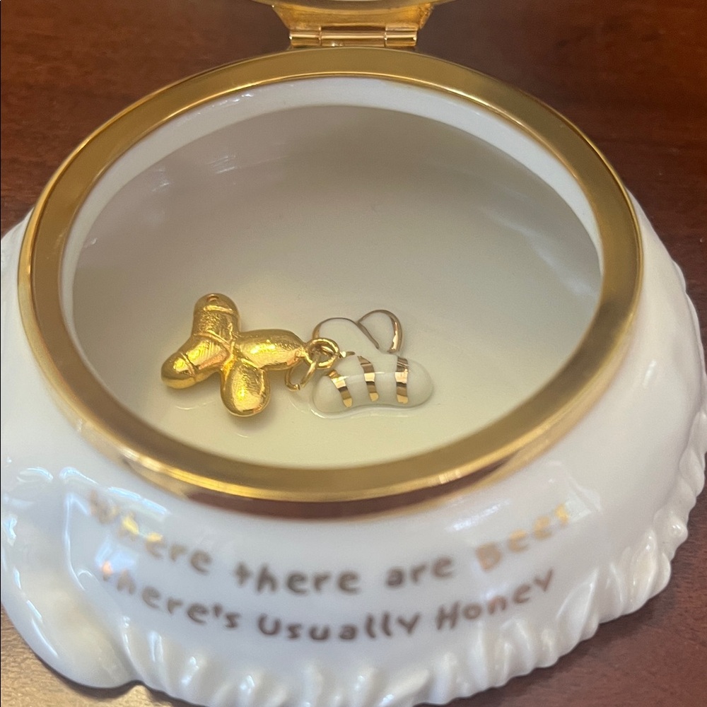Lenox Winnie the Pooh Figurine with Gold and Cream Accents - Picture 5 of 5